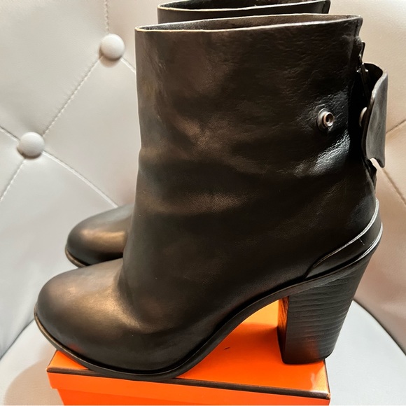 Rag & Bone Black Leather round-toed ankle booties - Picture 2 of 6